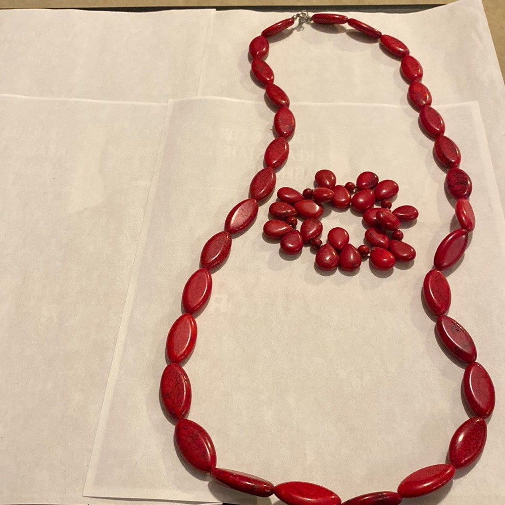 Necklace and bracelet set